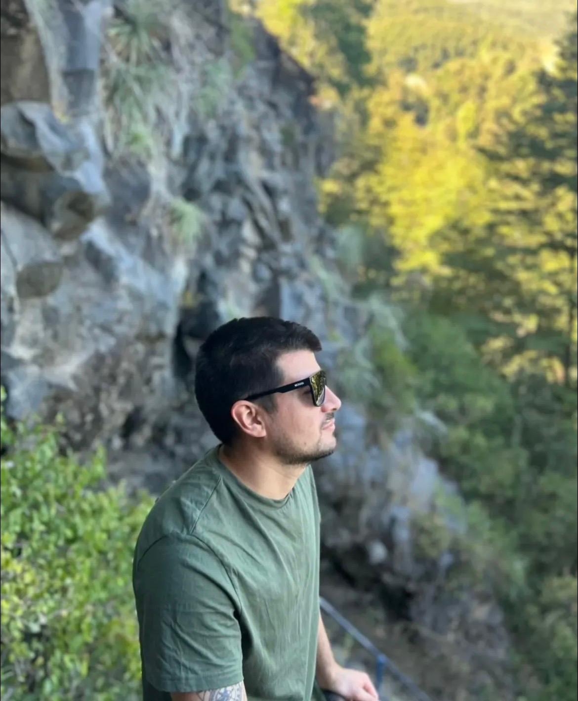 <em><strong>Tom O.</strong></em>